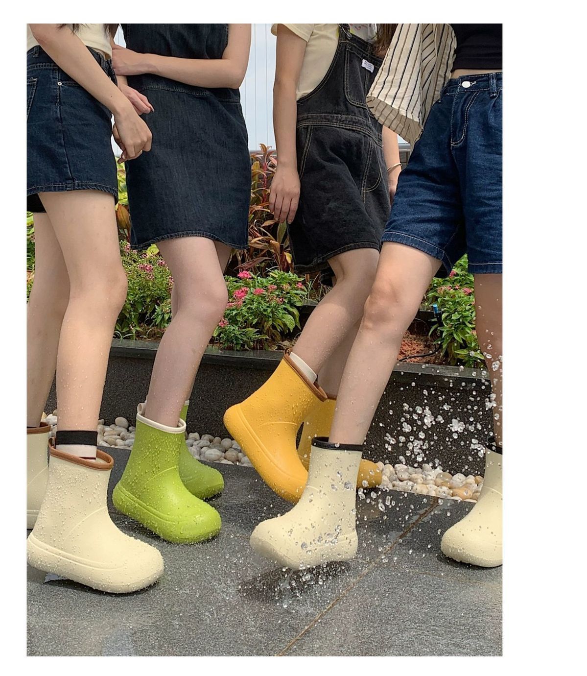 UGG Rain Boots: Your Companion for Dog Walks插图